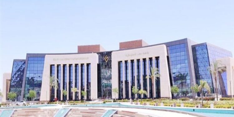 جامعة مصر للمعلوماتية تنظم حملة للتبرع بالدم بالتعاون مع التحالف الوطني للعمل الأهلي