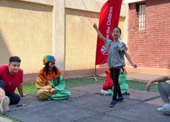 هيئة إنقاذ الطفولة : برنامج الصداقة يُمكّن 600 طفل في مدارس آمنة بمركز ملوي