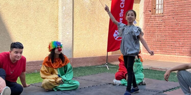 هيئة إنقاذ الطفولة : برنامج الصداقة يُمكّن 600 طفل في مدارس آمنة بمركز ملوي