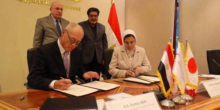 الهلال الأحمر المصري والسفارة اليونانية يوقعان بروتوكول تعاون لتعزيز قدرات الأسطول اللوجستي