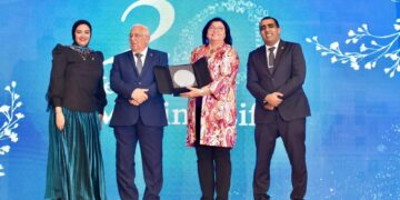 تكريم لميس نجم مستشار رئيس الهيئة العامة للرقابة المالية