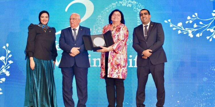 تكريم لميس نجم مستشار رئيس الهيئة العامة للرقابة المالية