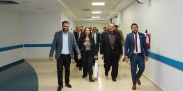 مستشفى الناس تستقبل وفد بنك التنمية الصناعية احتفالًا باليوم العالمي للطفل