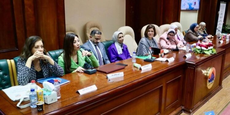 جلسة علمية عن دور الإعلام الرقمي في تثقيف الجمهور حول القضايا المناخية والبيئية