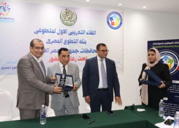 رئيس قطاع الجمعيات الأهلية يحصل على درع التميز من الإتحاد المصري للسياسات العامة ودراسات التنمية