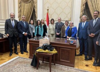 سوزان القليني تلقي محاضرة عن مخاطر الذكاء الاصطناعي في مجلس الشيوخ