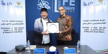 مؤسسة صناع الحياة توزع 11000 سلة غذائية على الفلسطينين المقيمن في مصر