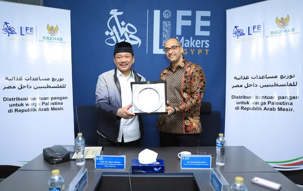 مؤسسة صناع الحياة توزع 11000 سلة غذائية على الفلسطينين المقيمن في مصر