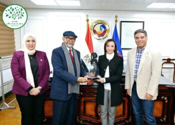 مؤسسة مرفت سلطان للأعمال الخيرية تبحث مع محافظ البحيرة مكافحة مسببات العمى وضعف الإبصار في القرى الأكثر احتياجًا