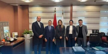 البنك المركزي ومؤسسة شباب القادة يناقشان سبل تعزيز التعاون لدعم تمكين النشأ والشباب