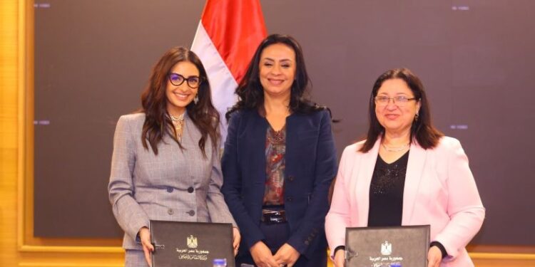 وزيرة التضامن تشهد توقيع بروتوكول تعاون مع مؤسسة ساويرس للتنمية الاجتماعية للتوسع في برنامج " باب أمل" 1 وزيرة التضامن تشهد توقيع بروتوكول تعاون مع مؤسسة ساويرس للتنمية الاجتماعية للتوسع في برنامج ” باب أمل”