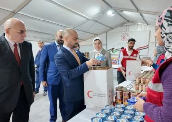 وزير التنمية الاجتماعية بالبحرين يزور الهلال الأحمر المصرى ويتفقد الجهود المبذولة لدعم غزة