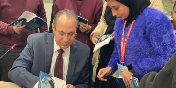 نجاح حفل توقيع كتاب “ماذا تعرف عن الجلوكوما” في معرض القاهرة الدولي للكتاب