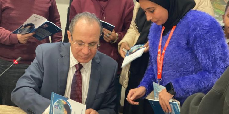 نجاح حفل توقيع كتاب “ماذا تعرف عن الجلوكوما” في معرض القاهرة الدولي للكتاب