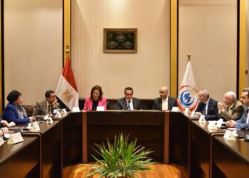 النائب أحمد فتحي يشارك في مناقشة استراتيجيات التنمية البشرية خلال اجتماع اللجنة الاستشارية العليا