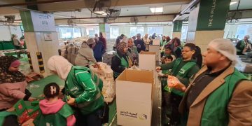 المصرف المتحد يطلق حملته السنوية لتعبئة وتوزيع كراتين رمضان لدعم الاسر الأشد احتياجًا