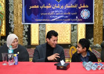 وزير الشباب يلتقي أعضاء برلمان شباب مصر لبحث قضاياهم واستراتيجيات التمكين