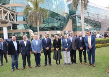 محافظ الجيزة يزور مستشفى57357 ويشيد بمستوى الرعاية الطبية المقدمة للأطفال