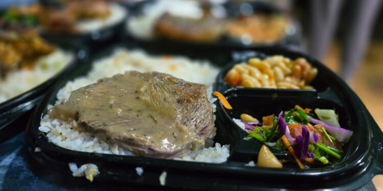 صناع الحياة تختم حملتها لشهر رمضان “عيش وملح” بالوصول لـ 1,250,000 مستفيد