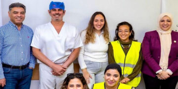 مؤسسة مرفت سلطان وبنك Ebank يشهدان إجراء العمليات الجراحية بالعيون لأهالي قرية هرم ميدوم