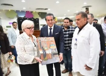 57357 يستقبل وزيرى صحة مصر وفرنسا فى جولة تفقدية