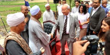 نجيب ساويرس يشارك في احتفالية تسليم عدد من المنازل المُعاد تأهيلها ضمن مشروع «دار وسلامة»