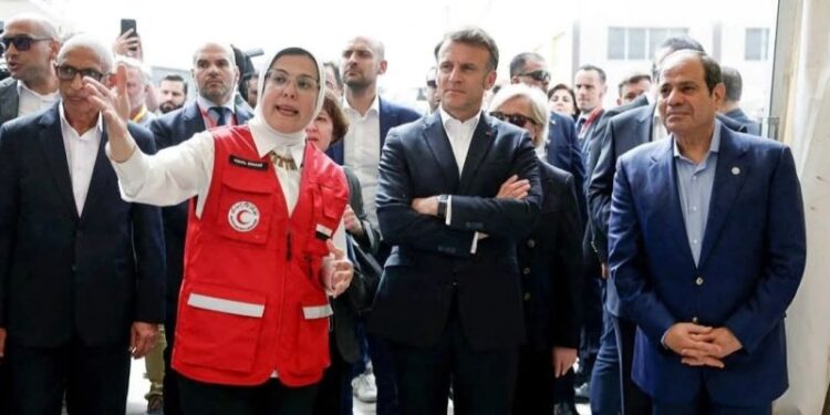 الهلال الأحمر المصرى يتشرف بزيارة تاريخيّة لمركزه اللوجيستي لدعم غزة من الرئيسين المصرى والفرنسي 1 الهلال الأحمر المصرى يتشرف بزيارة تاريخيّة لمركزه اللوجيستي لدعم غزة من الرئيسين المصرى والفرنسي