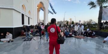 الهلال الأحمر المصري ينشر فرق الاستجابة للطوارئ في ساحات التجمعات والميادين والمقاصد السياحية