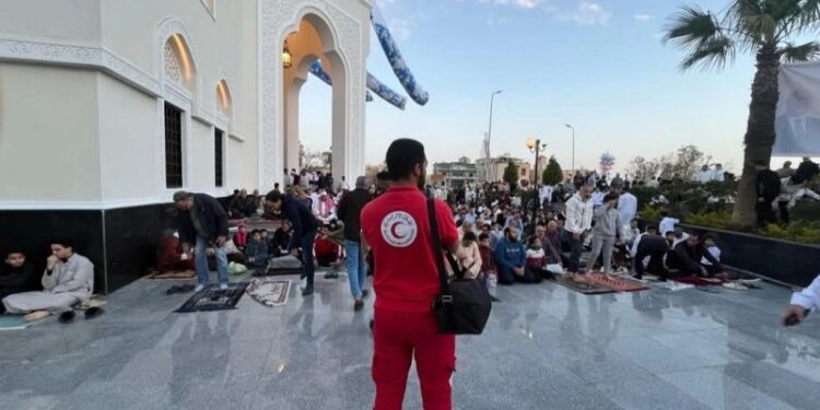 الهلال الأحمر المصري ينشر فرق الاستجابة للطوارئ في ساحات التجمعات والميادين والمقاصد السياحية