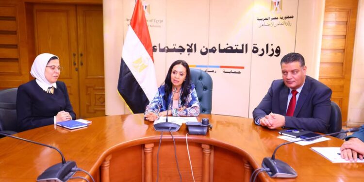 وزيرة التضامن تلتقي أعضاء البعثة الإشرافية لحج الجمعيات الأهلية بالوزارة 1 وزيرة التضامن تلتقي أعضاء البعثة الإشرافية لحج الجمعيات الأهلية بالوزارة