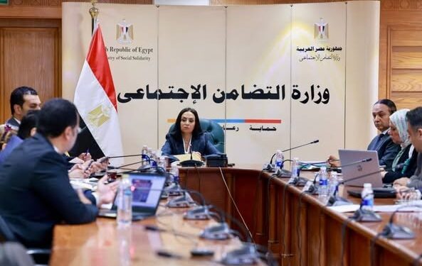 وزيرة التضامن تجتمع مع الإدارة العامة لإدارة الأصول وتنمية الموارد بالوزارة 1 وزيرة التضامن تجتمع مع الإدارة العامة لإدارة الأصول وتنمية الموارد بالوزارة