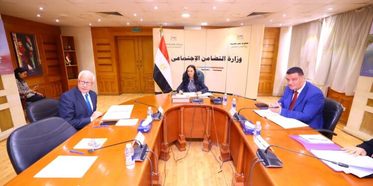 وزيرة التضامن تترأس اجتماع مجلس أمناء المؤسسة العامة للتكافل الاجتماعي 1 وزيرة التضامن تترأس اجتماع مجلس أمناء المؤسسة العامة للتكافل الاجتماعي