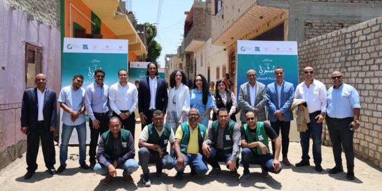 فريق عمل من مؤسستي الوليد للإنسانية ومصر الخير  في زيارة لمنازل مشروع سترة المرحلة السابعة بالأقصر