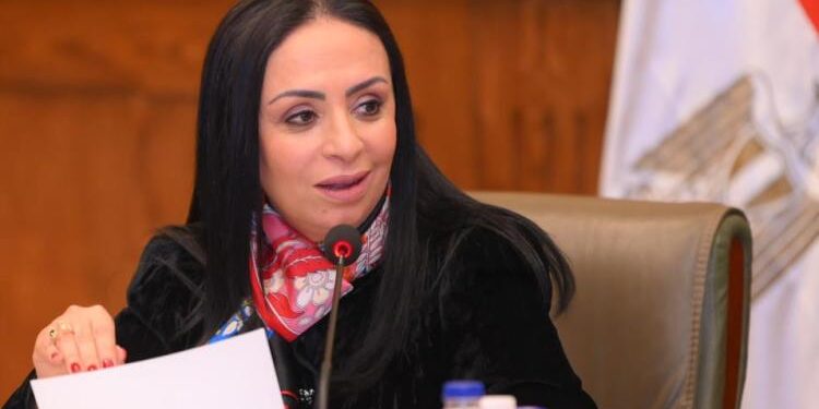 وزيرة التضامن توجه بصرف 100 ألف جنيه ومعاش استثنائي لأسرة شهيد الشهامة بحريق محطة العاشر 1 وزيرة التضامن توجه بصرف 100 ألف جنيه ومعاش استثنائي لأسرة شهيد الشهامة بحريق محطة العاشر