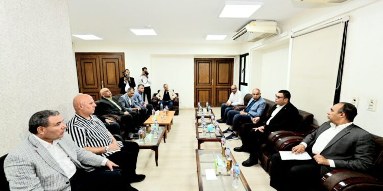 وزير الإسكان ومحافظ المنيا يتابعان سير العمل بمنظومتي مياه الشرب مشروعات “حياة كريمة”