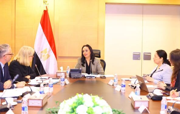 وزيرة التضامن الاجتماعي تلتقي بعثة رفيعة المستوى من المفوضية الأوروبية 1 وزيرة التضامن الاجتماعي تلتقي بعثة رفيعة المستوى من المفوضية الأوروبية