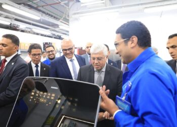 وزير التعليم العالي ومحافظ القليوبية يزوران مجمع البحوث والتطوير بمجموعة “العربي” في بنها