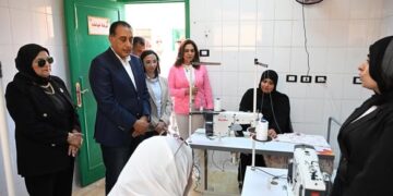 ضمن مشروعات “حياة كريمة” بالبحيرة.. رئيس الوزراء يتفقد “مشغل البحراوية” بقرية زاوية صقر