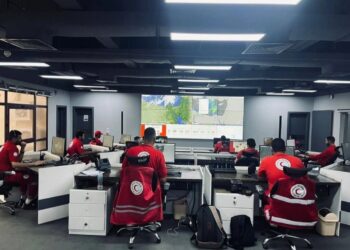 الهلال الأحمر: فرق الاستجابة للسيول تنجح في إنقاذ 34 شخصًا عالقًا بسياراتهم في سيول الإسكندرية