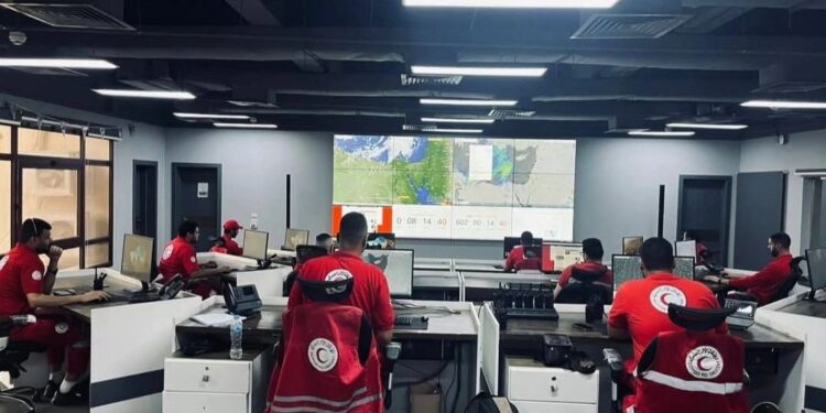 الهلال الأحمر: فرق الاستجابة للسيول تنجح في إنقاذ 34 شخصًا عالقًا بسياراتهم في سيول الإسكندرية
