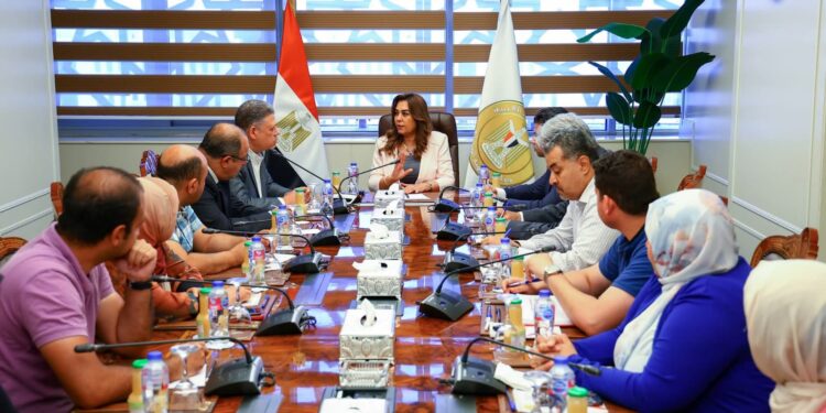 وزيرة التنمية تتابع سير العمل في منظومة المراكز التكنولوجية بالمحافظات 1 وزيرة التنمية تتابع سير العمل في منظومة المراكز التكنولوجية بالمحافظات