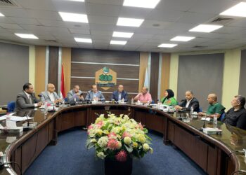 مستثمرو العاشر يبحثون تحديات إسكان العاملين بالمدينة