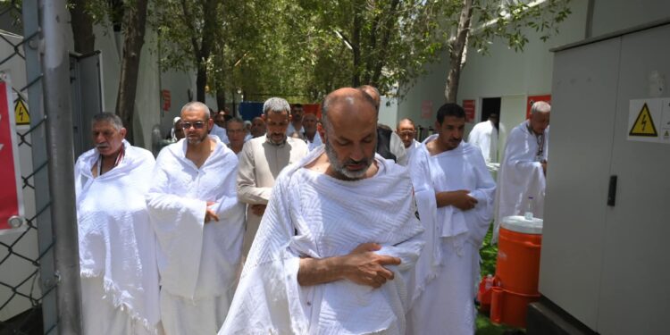 وزيرة التضامن تطمئن على الحجاج وتوجه بتوفير كامل الخدمات داخل المخيمات بمشعر عرفات 