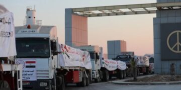 «زاد العزة .. من مصر لغزة » .. الهلال الأحمر المصري يستمر في الدفع بالمساعدات الإنسانية إلى غزة