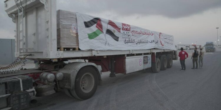 انطلاق ثالث قوافل «زاد العزة» محملة بنحو 1300 طن من المساعدات الغذائية والطبية العاجلة إلى غزة