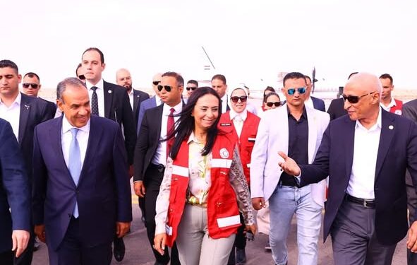 وزيرة التضامن تصل العريش رفقة وزير الخارجية ورئيس الوزراء الفلسطيني 1 وزيرة التضامن تصل العريش رفقة وزير الخارجية ورئيس الوزراء الفلسطيني