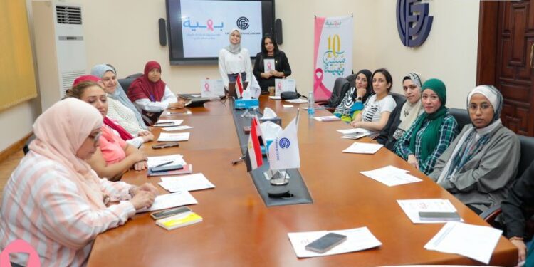 مستشفى بهية تنظيم ندوة توعوية داخل الشركة الشرقية للملابس