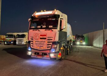 قافلة المساعدات الإنسانية الـ24 تدخل إلى الفلسطينيين بقطاع غزة