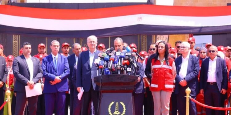 من أمام معبر رفح.. وزيرة التضامن تطلق نداءً إنسانيًا لإدخال المساعدات إلى غزة 1 من أمام معبر رفح.. وزيرة التضامن تطلق نداءً إنسانيًا لإدخال المساعدات إلى غزة