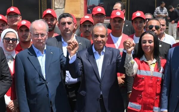 "زاد العزة".. مصر ترسّخ دورها الإنساني في غزة بـ 17 ألف طن مساعدات واستقبال آلاف الجرحى 1 “زاد العزة”.. مصر ترسّخ دورها الإنساني في غزة بـ 17 ألف طن مساعدات واستقبال آلاف الجرحى